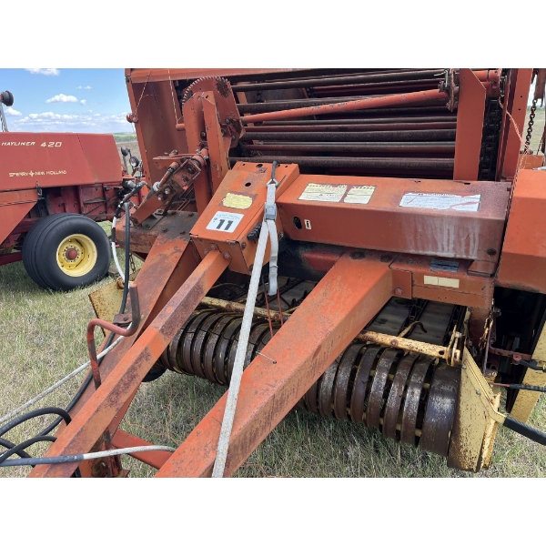 New Holland 845 Baler