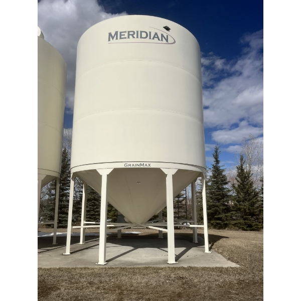 Meridian Grain Max, 3200 bushels, roof vent, temp cable, Full bin gauge, ladder, ground cable lid