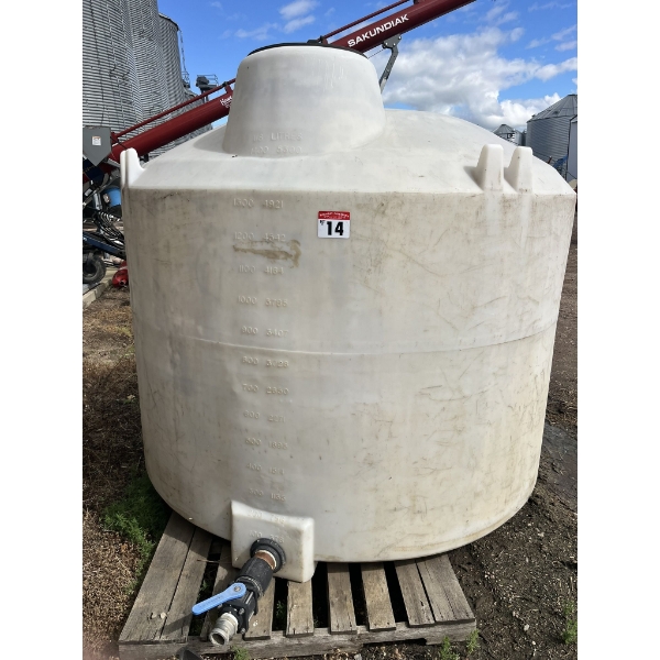 1400 gal poly water tank