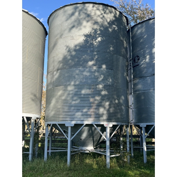 Westeel Rosco 2700 bushel Hopper Bin with Ladder