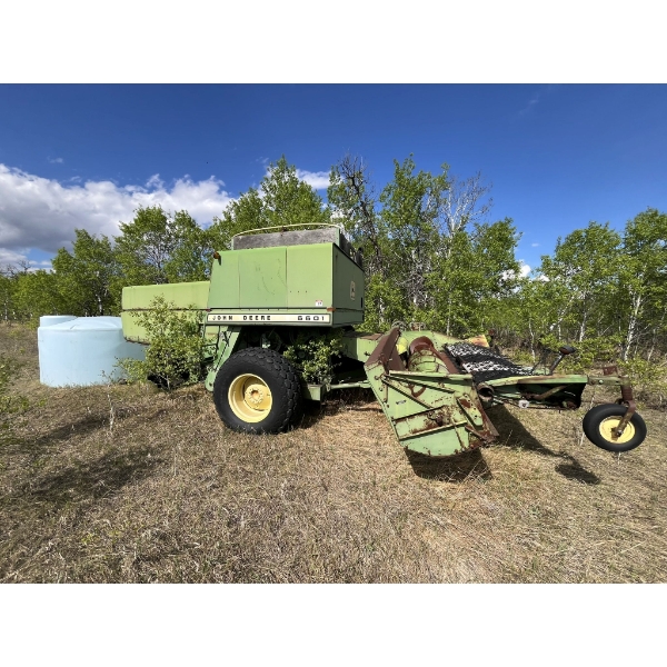 John Deere 6601 Combine