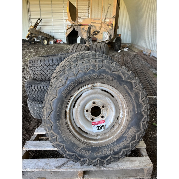 2 Hankook Studded Tires LT235-75 R15, 3 extra on pallet included