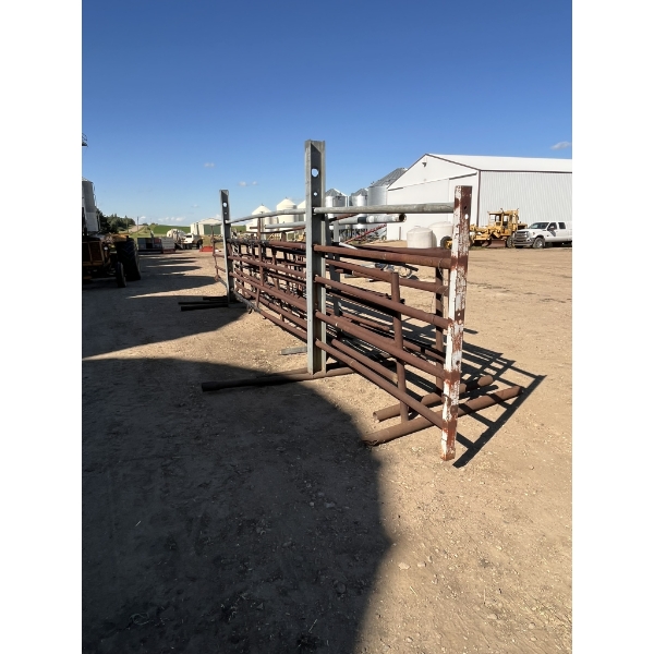 lot of 6 Assorted free-standing cattle panels
