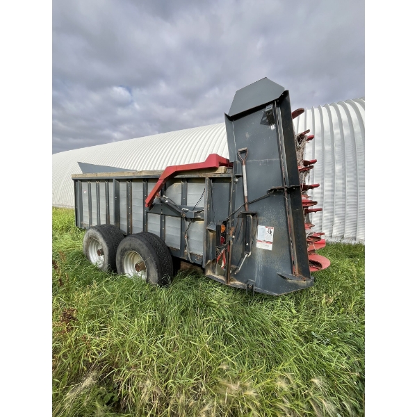 Leon Silver Vertical Model 755 Manure Spreader, 1000PTO, Tandem, plus 4 used spare tires
