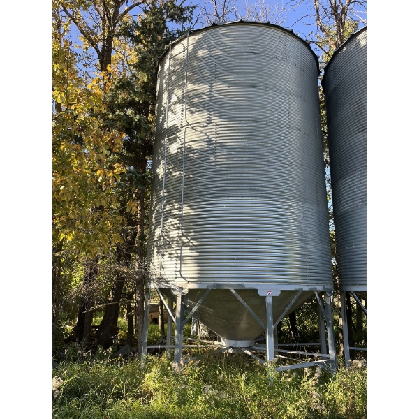Westeel Rosco 2700 bushel Hopper Bin with Ladder