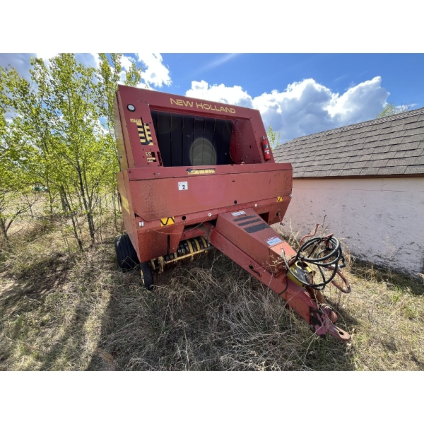 New Holland 660 Baler & Spare Belt