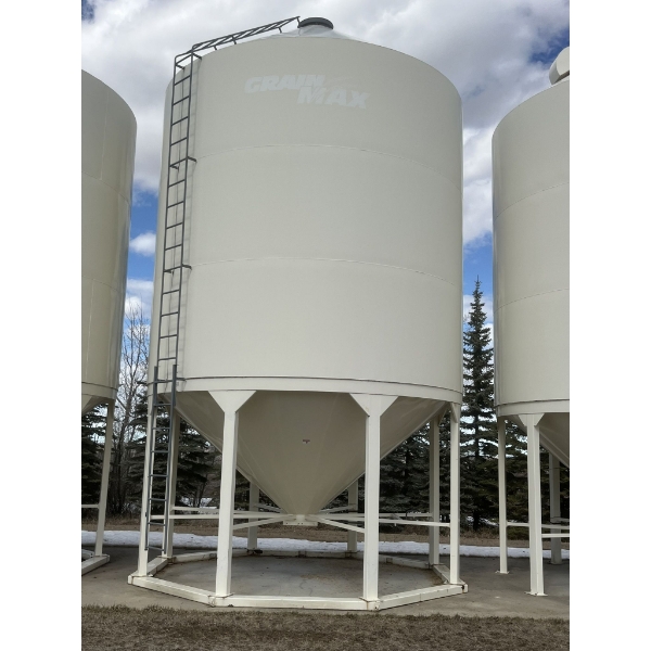 Grain Max, 3200 bushels - ladder, temp cable, skid