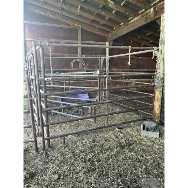 Maternity Pen with 7 Panels & 3 Panels with Gates