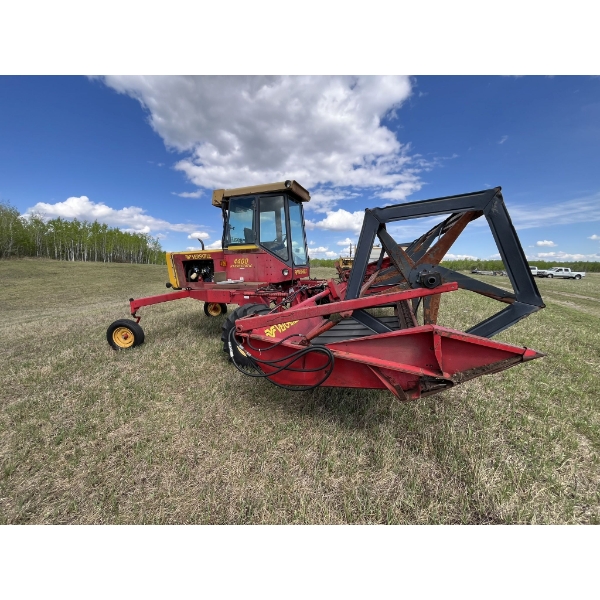 Versatile Swather 4400 Hydrostatic