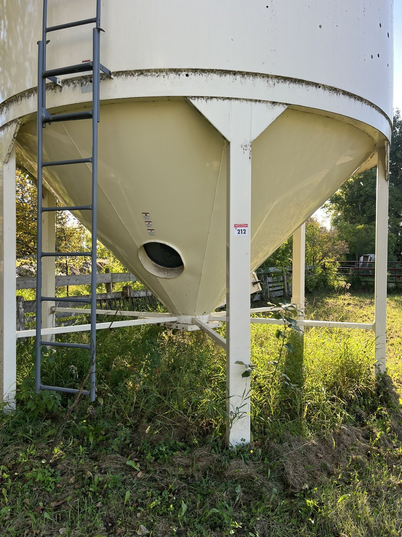 1412E Wheatland Hopper Bin with Ladder