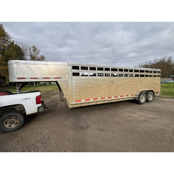 2006 Model 8127 24ft Featherlite 5th Wheel Stock Trailer, 14000 lbs GVD, 3 Compartment, Tandem