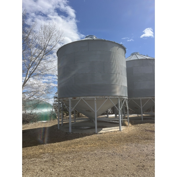Rosco 19ft hopper, temp cable, Rockyford large lid, 3300 bus plus hopper