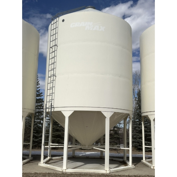 Grain Max, 3200 bushels - ladder, temp cable, Full bin site window, skid