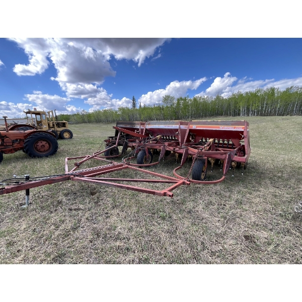 Versatile 2200 Seeder with 3 - 7ft Sections