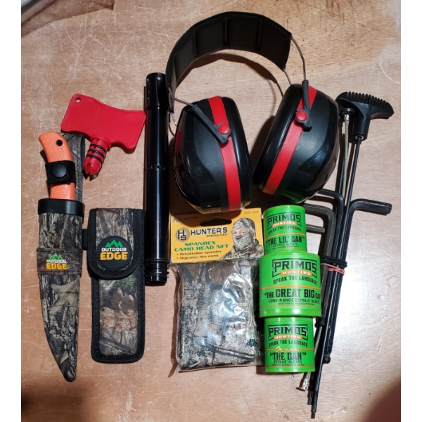 LOT OF ASSORTED HUNTING GEAR
