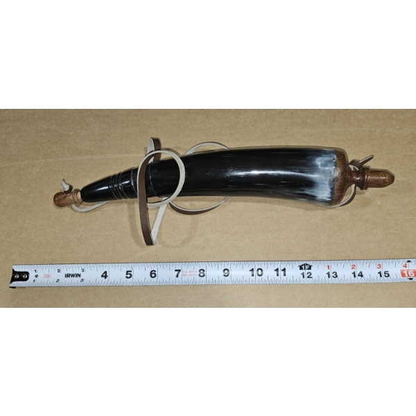 complete decorative powder horn