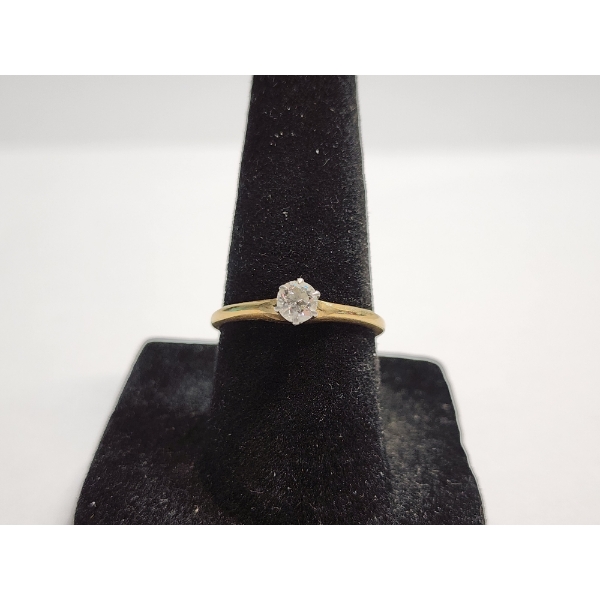Timeless 14K Yellow Gold Solitaire Diamond Stone Ring Size 6.5 TW: 1.7g