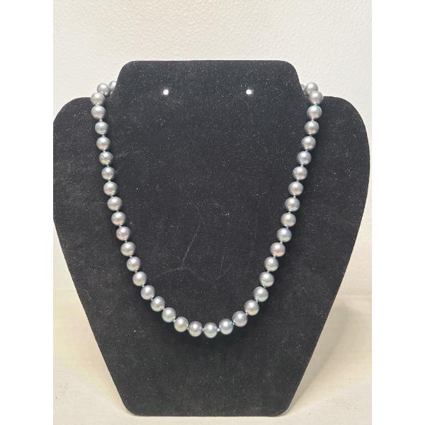 Beautiful Freshwater Black Pearl Necklace - Like New