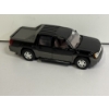Image 3 : Welly 1:24 scale diecast model of a 2002 Chevrolet Avalanche pickup truck 