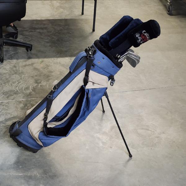 Nice Set of Lightly Used Golf Clubs in Bag ~ Includes 15 Clubs & Three Socks With Golf Bag