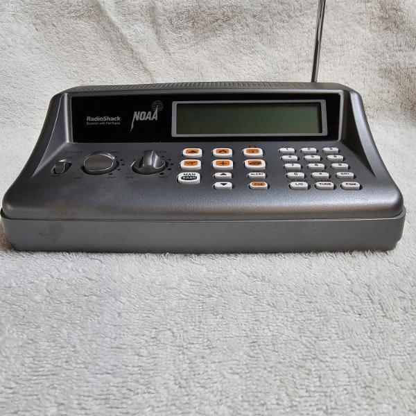 RadioShack PRO-405 200-Channel Desktop Scanner with FM and NOAA Weather Radio