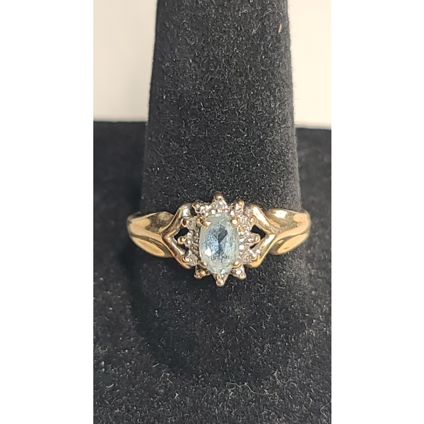10K Yellow Gold Women's Aquamarine Ring - Size 8 - Weight: 2.2g