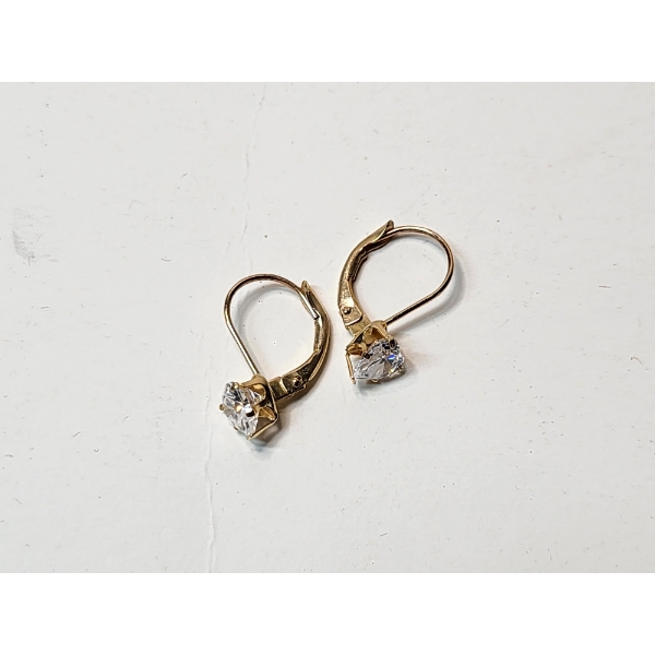 Gorgeous 10K Gold Earrings Total Weight 0.9g