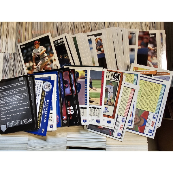 Huge Lot of Uncounted/Unsearched Baseball Cards