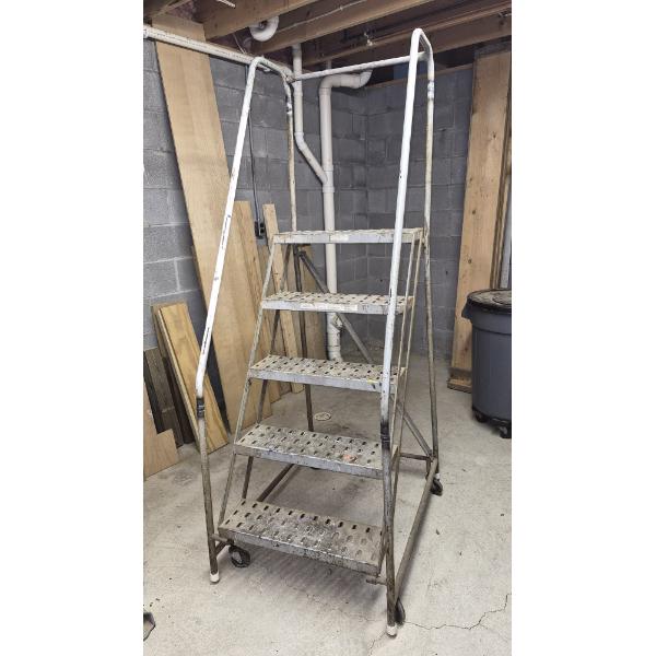 Louisville Home Pickup - As Pictured - Rollabout ladder Platform In Good Condition - See Pictures

N