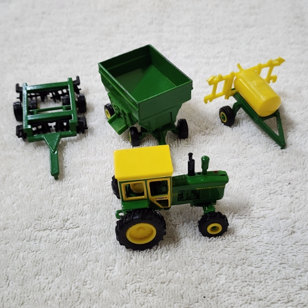 John Deere 4020 Diesel Tractor Toy With Three Accessories 