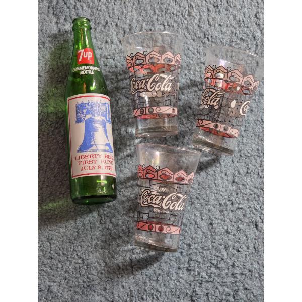 PICKUP IN CANTON - Vintage Coca Cola Drinking Glasses And 7UP Bottle 
