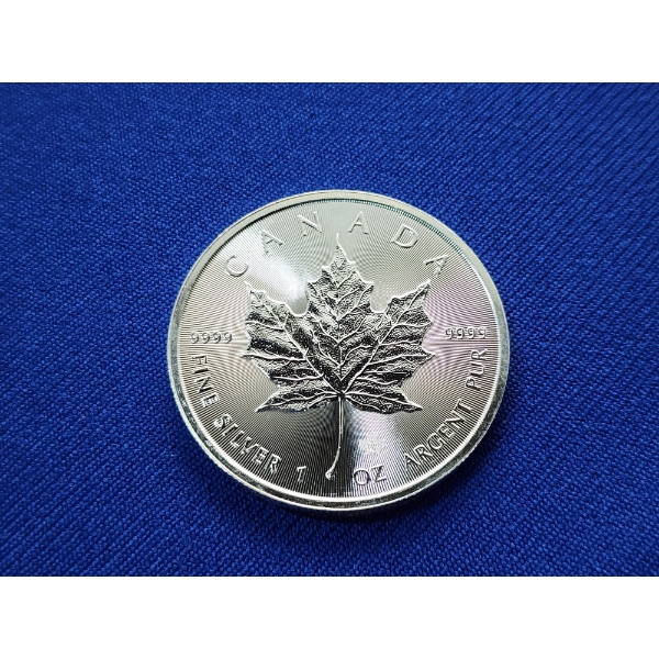2017 Canada Maple Leaf Queen Elizabeth II 1oz 9999 Fine Silver $5 Coin