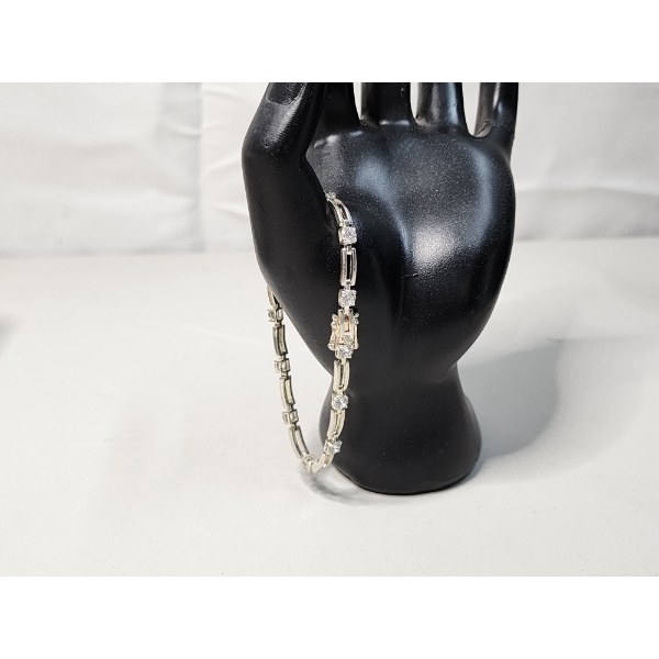 Sterling Silver Cubic Zirconia 7.5in Bracelet TW: 9.7g