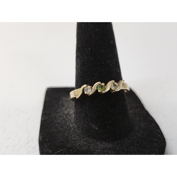10K Yellow Gold 3-Stone Ring - Size 9.5 - Total Weight: 1.8g