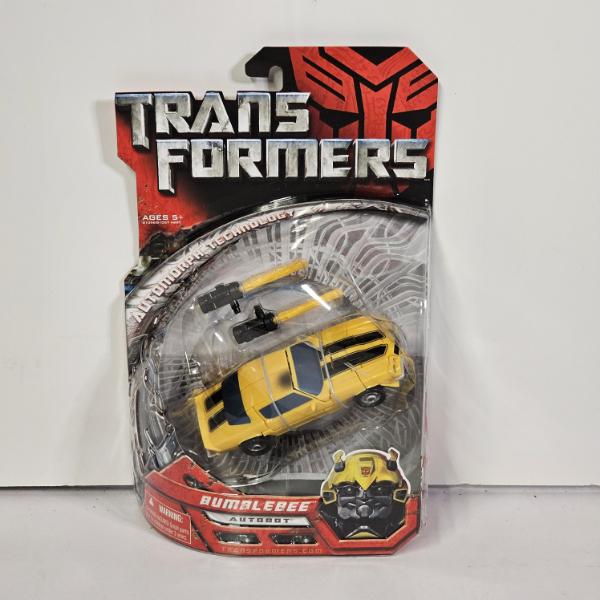 Hasbro Transformers 2006 - Movie Deluxe Class - Bumblebee Classic Camaro Action Figure