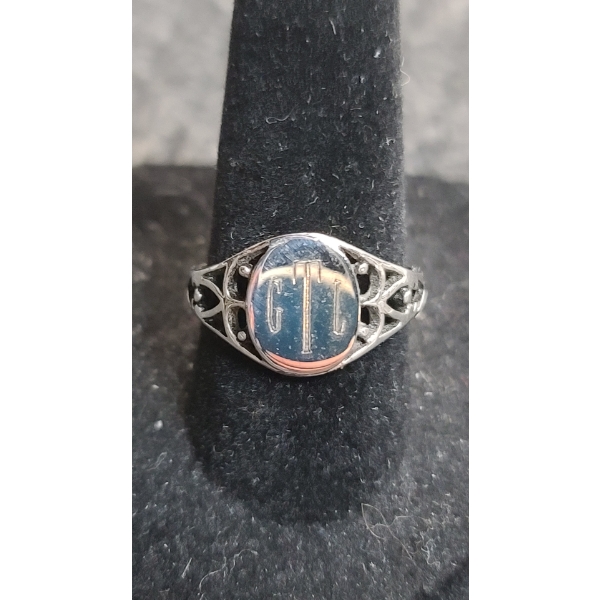 Lind Sterling Silver Ring 2.4g