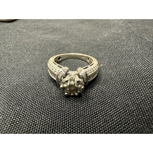 White Gold 14k Ring Total Weight 6.8g
