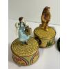Image 2 : Enesco Music Boxes - Dorothy - Lion - Tin Man - Scarecrow - Emerald City Figurine