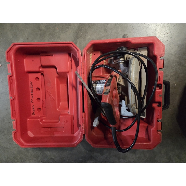 Milwaukee 7 1/4 Circular Saw With Tilt Lock Handle In Hard Case