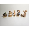 Image 4 : Lot of 5 Vintage Collectible Hummel Goebel Porcelain Figurines in Excellent Condition