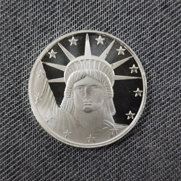 One Troy Ounce .999 Fine Silver Liberty Motif Round