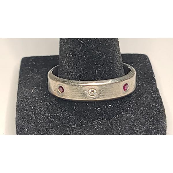10K White Gold Ring With Ruby & Diamonds - Size 12 - Weight: 7.2g