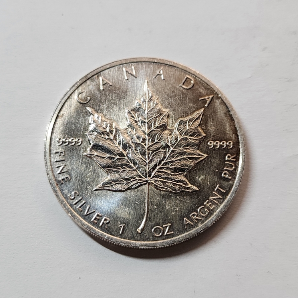 Royal Canadian Mint 1 oz .9999 Fine Silver 1989 Canadian Maple Leaf $5 Coin