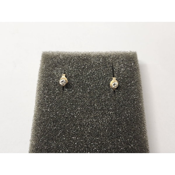 Gorgeous Delicate 14K Yellow Gold Diamond Stud Earrings: 1/4th CT Diamond TW: 0.7g 