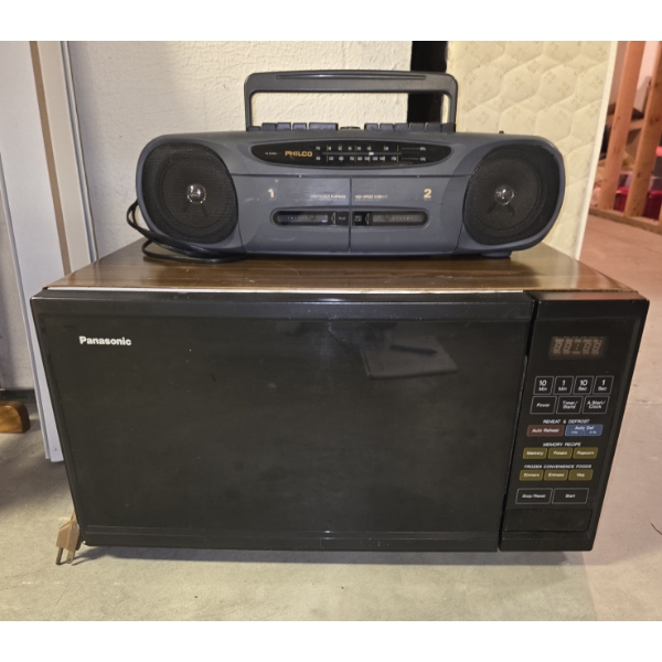 *Pick Up At Mantua Home-No Shipping Available* Great Condition Philco Dual Tape/Radio & Woodgrain Pa