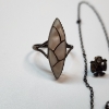 Image 2 : Sterling Silver Shell Ring, Chain, and Pin - Total Weight: 3.7g