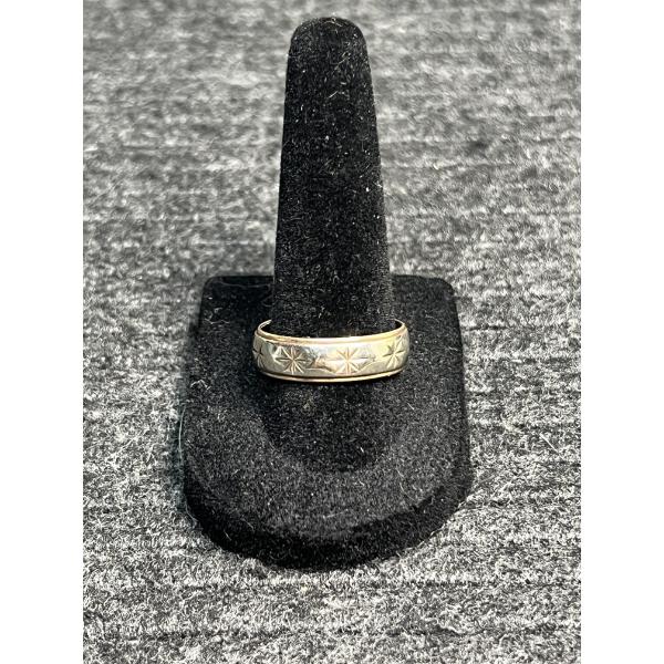 10k Gold Ring.  Total Weight 5.4g