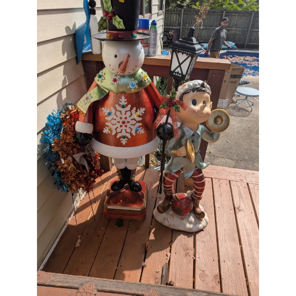 Lg Outdoor Xmas Decor, 2 Wreaths & More