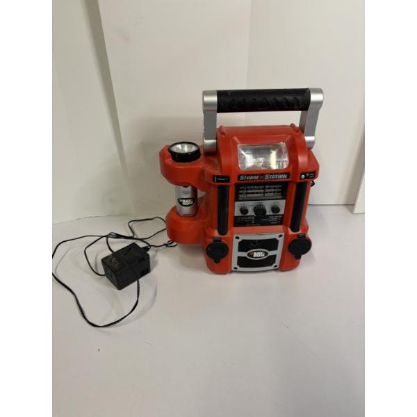 Black & Decker Storm Station - Portable emergency power source and radio - Featuring an AM/FM/TV