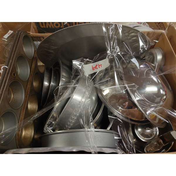 Box Lot - Kitchen Baking Items - Pans & More - See Pics